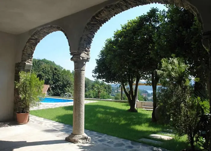 Domus Cusiana Complesso Vista E Piscina Apartamento