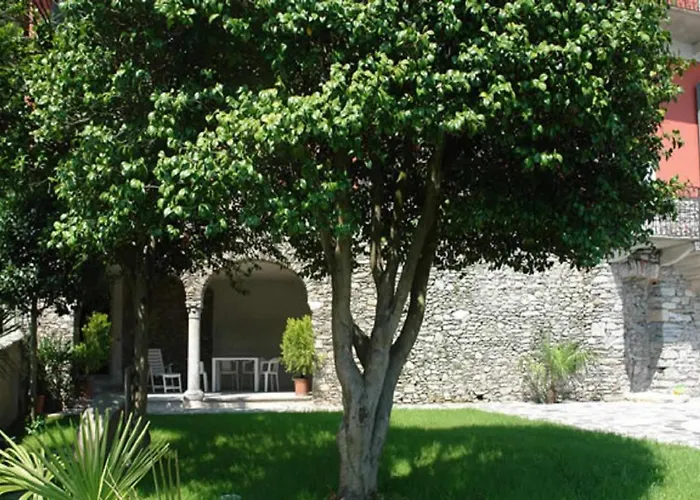 Domus Cusiana Complesso Vista E Piscina